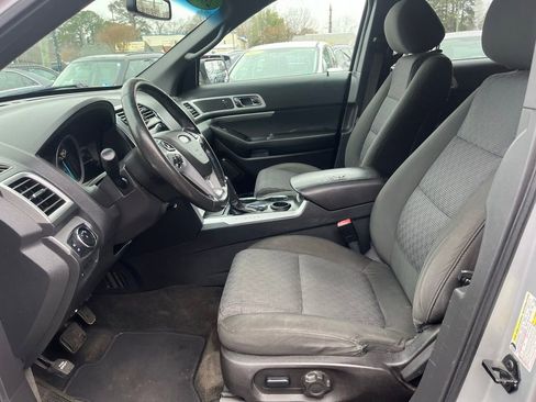 Used 2014 Ford Explorer XLT w/ Equipment Group 201A image 9