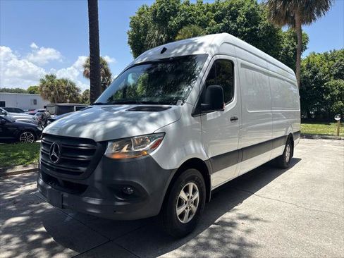 Used 2022 Mercedes-Benz Sprinter 2500 image 2