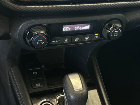Used 2021 Nissan Kicks SV image 18