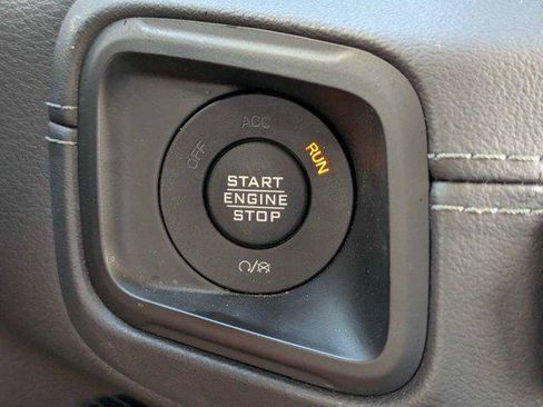Certified 2025 Jeep Wrangler Unlimited Rubicon AWD/4WD image 31
