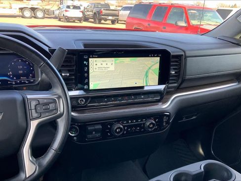 Used 2025 Chevrolet Silverado 1500 LT image 6