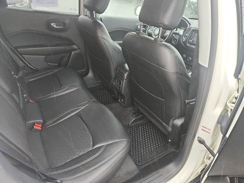 Used 2018 Jeep Compass Latitude w/ Cold Weather Group AWD/4WD image 13
