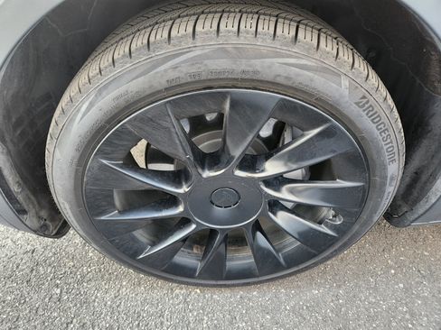 Used 2021 Tesla Model Y 2WD image 28