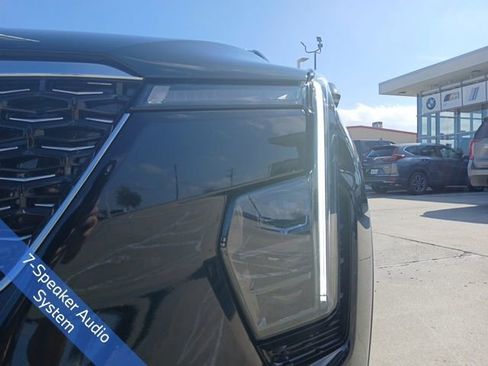 Used 2025 Cadillac XT4 Premium Luxury w/ Cold Weather Package image 5