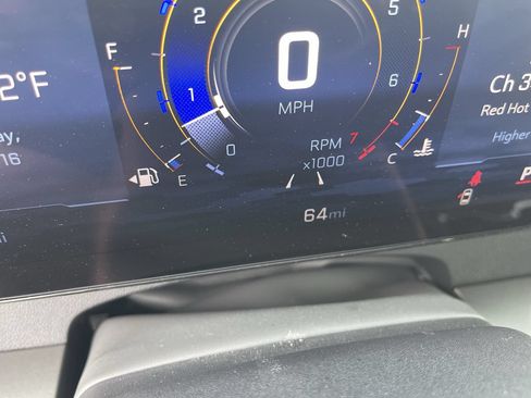 Used 2025 Chevrolet Traverse LT FWD image 12