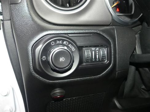 Used 2018 Jeep Wrangler Unlimited Sport S AWD/4WD image 27