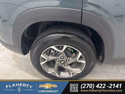 Used 2025 Chevrolet Trax LT w/ Driver Confidence Package image 16