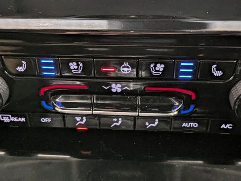 Used 2023 Jeep Grand Cherokee 4WD 4xe w/ Luxury Tech Group II image 9