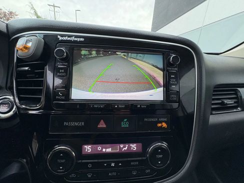 Used 2016 Mitsubishi Outlander SEL AWD/4WD image 23