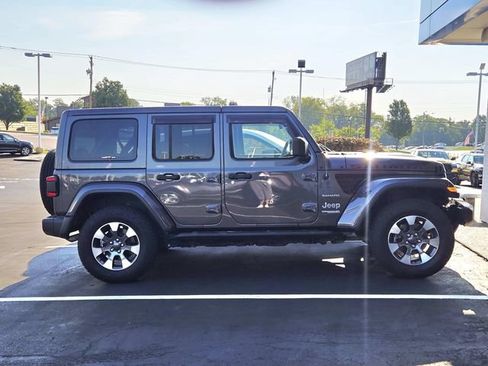Used 2019 Jeep Wrangler Unlimited Sahara w/ Dual Top Group AWD/4WD image 3