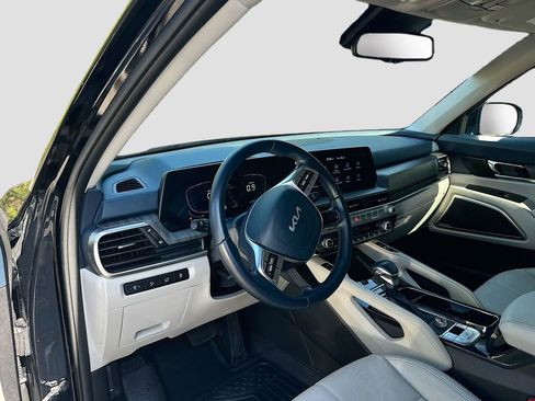 Used 2024 Kia Telluride EX w/ EX Captain's Chair Package FWD image 36