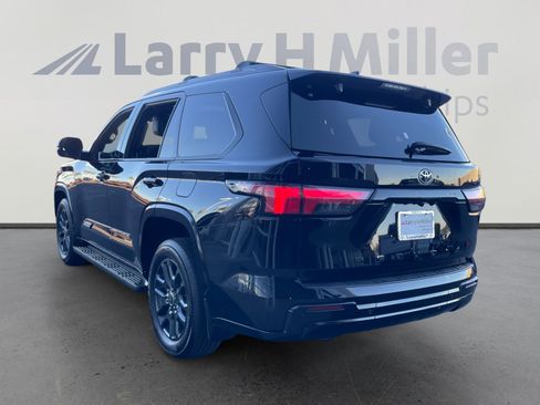 Certified 2023 Toyota Sequoia Platinum image 3