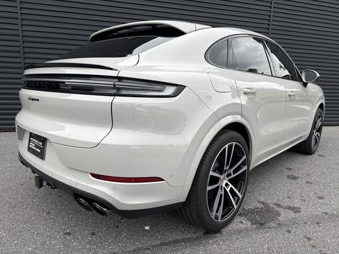 Used 2024 Porsche Cayenne Coupe AWD/4WD image 5