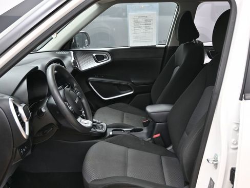 Used 2023 Kia Soul LX w/ Option Group 015 FWD image 16