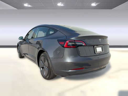 Used 2023 Tesla Model 3 Standard Range image 3