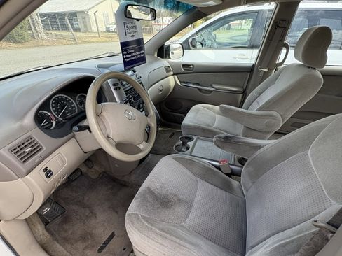 Used 2009 Toyota Sienna CE image 11