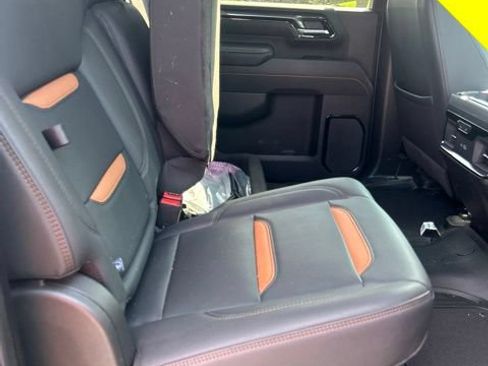 Used 2025 GMC Sierra 2500 AT4 w/ AT4 Premium Plus Package AWD/4WD image 8