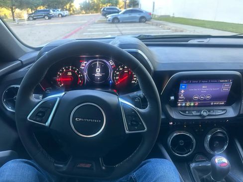 Used 2020 Chevrolet Camaro SS image 30