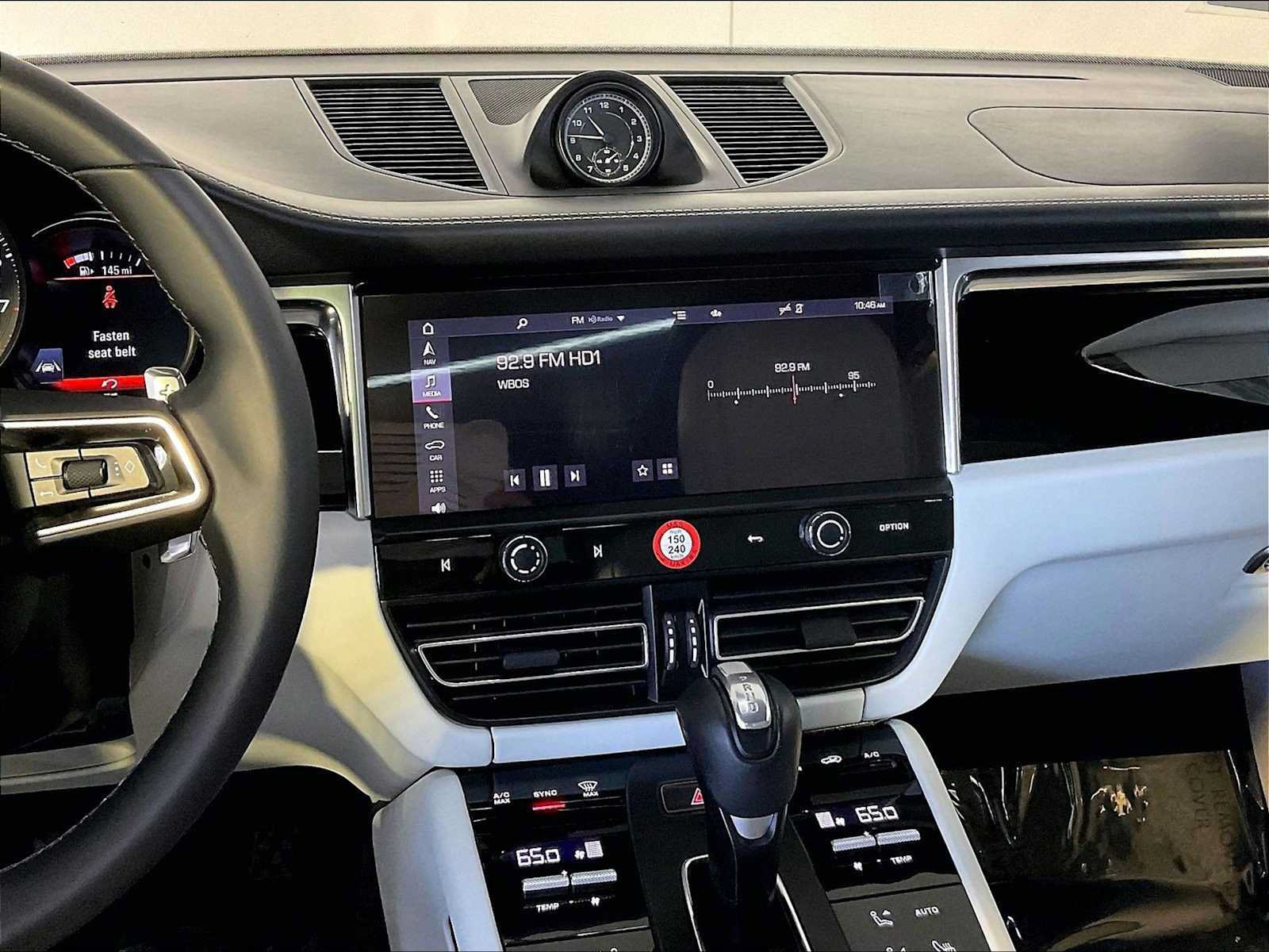 Certified 2024 Porsche Macan AWD/4WD image 16