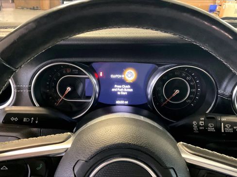 Used 2019 Jeep Wrangler Unlimited Sahara AWD/4WD image 24
