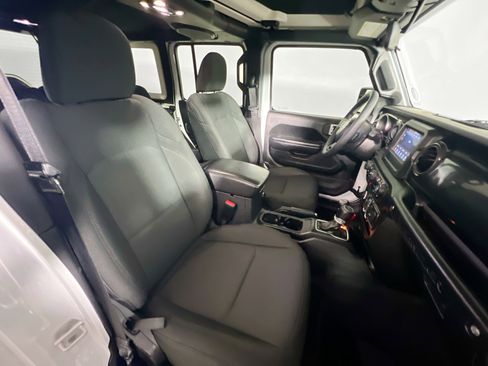 Used 2023 Jeep Wrangler Altitude image 29