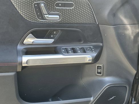 Used 2024 Mercedes-Benz GLB 250 image 17