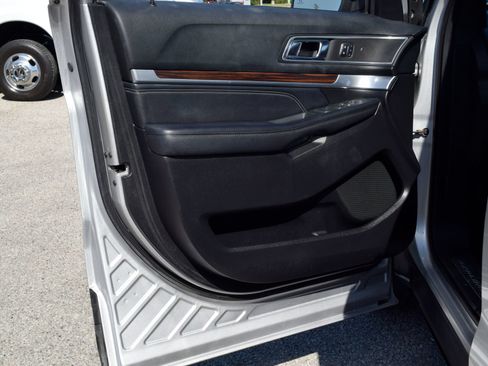 Used 2018 Ford Explorer Limited FWD image 16