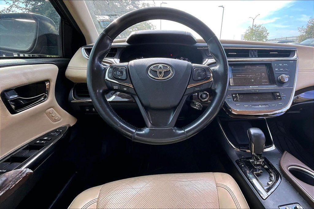 Used 2013 Toyota Avalon Limited w/ Technology Pkg FWD image 6