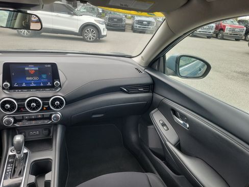 Used 2024 Nissan Sentra SV FWD image 9