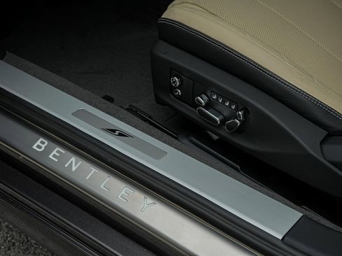 Certified 2024 Bentley Continental GT V8 image 32