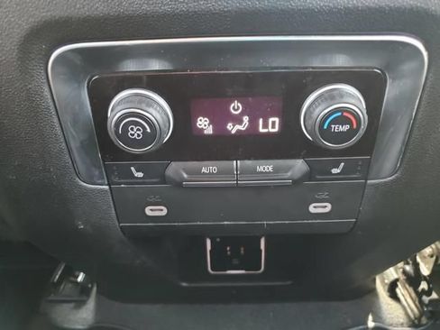 Used 2022 Chevrolet Suburban Z71 w/ Luxury Package AWD/4WD image 15