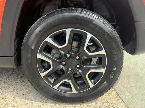 Used 2020 Jeep Compass Trailhawk AWD/4WD image 9