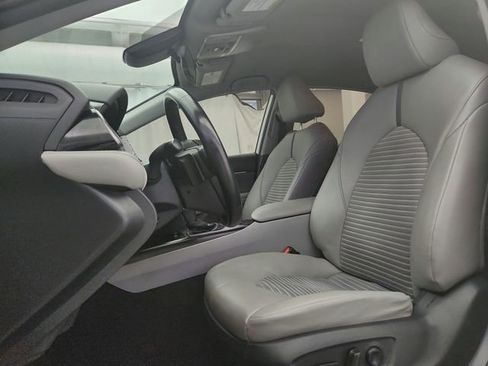 Used 2022 Toyota Camry SE w/ Cold Weather Package image 10