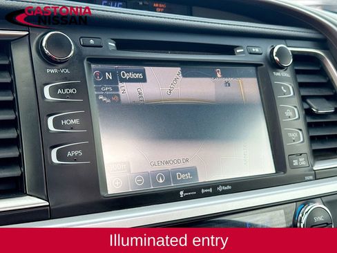 Used 2019 Toyota Highlander XLE FWD image 17