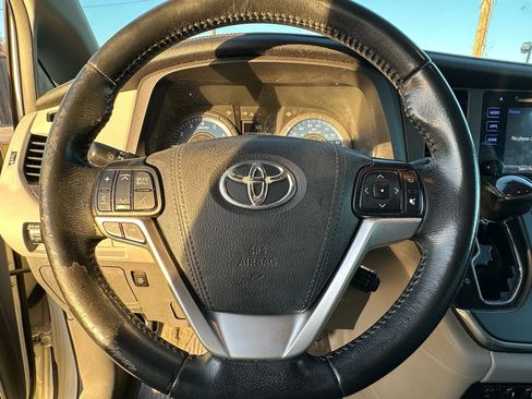 Used 2015 Toyota Sienna XLE image 23