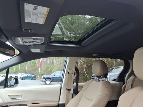 Used 2024 Toyota Sienna XLE image 15