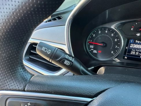 Used 2022 Chevrolet Equinox LS w/ LS Convenience Package image 24