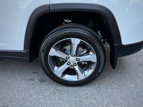 New 2026 Jeep Grand Cherokee Limited AWD/4WD image 16