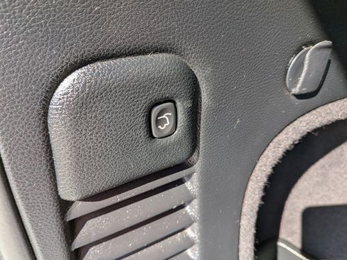 Used 2018 Jeep Grand Cherokee Altitude AWD/4WD image 27