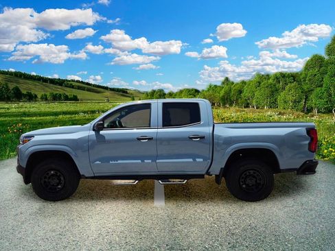 Used 2025 Chevrolet Colorado W/T RWD image 3