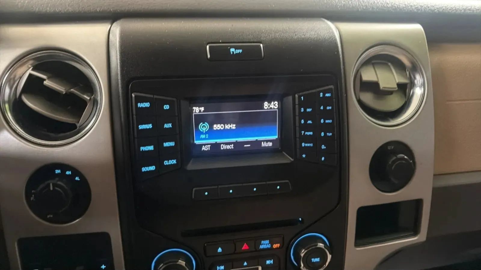 Used 2014 Ford F150 XLT w/ Equipment Group 302A Luxury AWD/4WD image 13