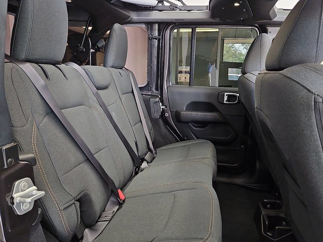 New 2025 Jeep Wrangler Unlimited Sahara w/ Technology Group AWD/4WD image 8