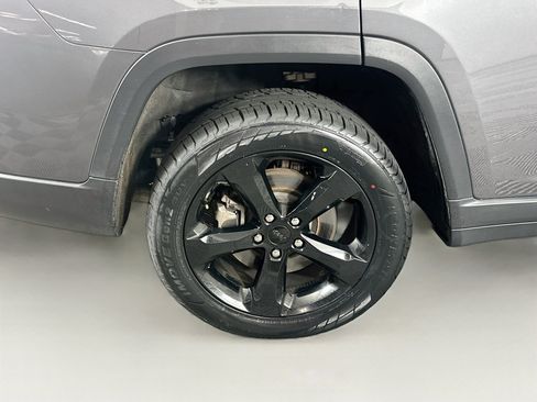Used 2023 Jeep Grand Cherokee L Laredo AWD/4WD image 11