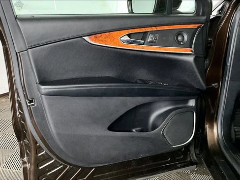 Used 2019 Lincoln Nautilus Reserve image 22