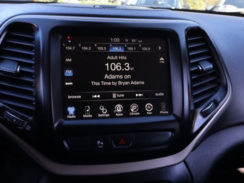 Used 2017 Jeep Cherokee Latitude w/ Safety/Convenience Group image 23