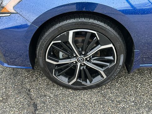 Certified 2023 Nissan Altima 2.5 SR w/ SR Premium Package image 8