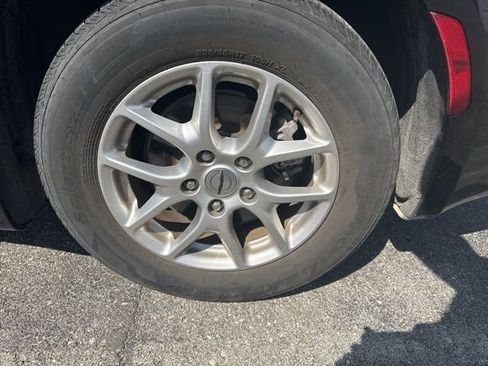 Used 2024 Chrysler Pacifica Touring-L image 8