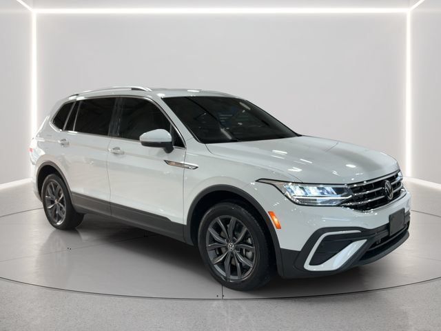 Certified 2024 Volkswagen Tiguan SE AWD/4WD image 8