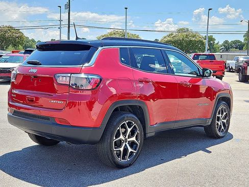 Used 2025 Jeep Compass Limited AWD/4WD image 4