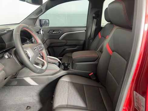 Used 2025 Chevrolet Colorado Z71 w/ Technology Package image 8